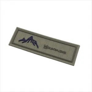 Custom indumento morbido etichette PVC 2D 3D PVC toppe nome di alta qualità in gomma goffrata Logo Patch toppa