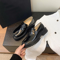 Nouvelles chaussures Tabi à semelle épaisse pour femme, style britannique, en cuir de fer à cheval, type Trotters, avec petites chaussures en cuir et chaussures à semelles en forme de pattes de cochon