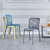 Chaise de salle à manger d'extérieur empilable en plastique certifiée ISO9001 pour patio, bistrot, café, restaurant, loisirs, OEM ODM