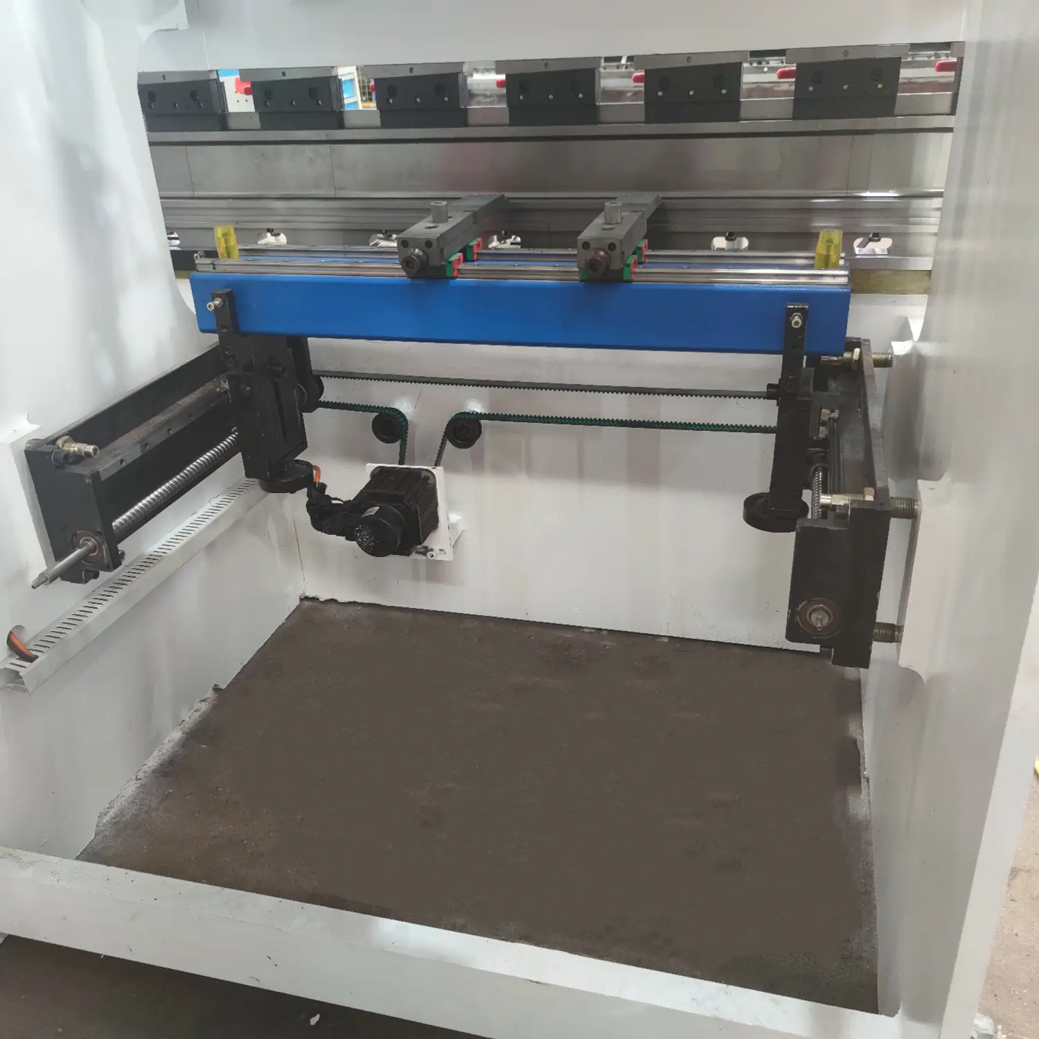Mini Machine à cintrer hydraulique CNC 30T/1600mm pour Machine à presse automatique de plaque d'acier de 2.5mm d'épaisseur