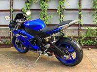 Yamaha R6 599cc, moto sportive à quatre cylindres en ligne à haut régime avec YCC-T