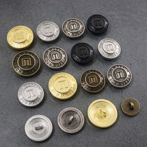 Bottoni Personalizzati OEM ODM in Lega di Zinco e Ottone con Logo, 15mm-25mm, Dorati con Strass e Perle a Forma di Cuore per Baju Melayu - Product Image 2