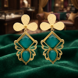 Pendientes Colgantes con Forma de Pétalo, Chapados en Oro, con Gema Verde, Estilo Étnico, para Bodas, Compromisos y Fiestas - Product Image 2