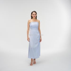 เดรสยาวแฟชั่นใหม่สำหรับผู้หญิง เดรสทรงเข้ารูปลำลองสำหรับสุภาพสตรี เดรสผ้าซาตินแบบไร้สาย OEM - Product Image 1