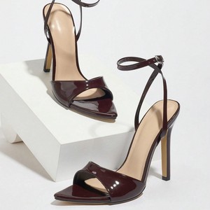 Sandalias de tacón alto con punta en pico y plataforma de charol estilo europeo para mujer, en color café. - Product Image 4