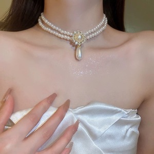 Aimimier 1920s Vintage Faux Pearl Choker Necklace Earrings And Bracelet Jewelry Set Multi-Strand Pearl Necklace With Flower Brooch For Women