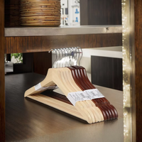 Porte-vêtements en bois de hêtre personnalisable de luxe Cintres en bois de haute qualité Tout tissu peu encombrant pour l'extérieur Manteau moderne Chapeau