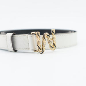 Cinturón de Cuero Blanco Granulado para Mujer con Hebilla de Estrás Dorado Trenzado - Product Image 4