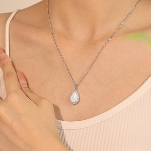 Collana con Ciondolo a Goccia Scintillante per Donne, Gioiello Elegante Vintage alla Moda - Product Image 3