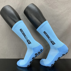 ถุงเท้ากีฬาระบายอากาศดีไซน์เนอร์  โลโก้สั่งทำได้  แบบรัดกล้ามเนื้อ สีชมพู  กันลื่น  สำหรับฟุตบอลและซอคเกอร์ - Product Image 3