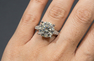 Anillo de platino con diamantes cultivados en laboratorio certificados, elegante joyería fina para mujer con un diseño moderno y elegante para compromiso y uso diario. - Product Image 5