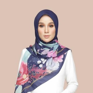 Vente en gros 110x110cm Coton Voile Écharpe Imprimé Ethnique Bandana Tudung Bawal pour les Femmes Malaisiennes - Product Image 2