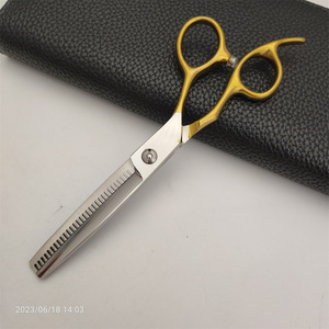 กรรไกรตัดผมปลายแหลมคุณภาพสูง ด้ามจับสีทอง ขนาด 6 นิ้ว ทำจากสแตนเลส สำหรับคนถนัดขวา ด้ามยาว ใบมีดคม - Product Image 4