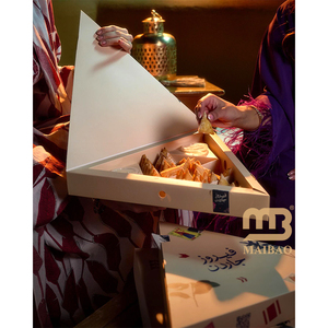 Caja de Regalo de <span class=keywords><strong>Repostería</strong></span> Árabe Personalizada, Trio de Dulces <span class=keywords><strong>para</strong></span> Eid y Ramadán, <span class=keywords><strong>para</strong></span> Llevar, Warak Enab, Fatayer, Milfia, Samosa, Triángulos Dulces - Product Image 6