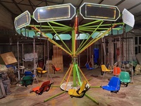 Manège Kaluen à 12 places avec chaises volantes rotatives à LED, équipement de parc d'attractions extérieur pour carnaval, foire et aire de jeux