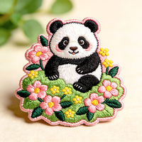 Écussons brodés en chenille personnalisés avec des motifs de fleurs et de cœurs pour les chapeaux et les vêtements de travail