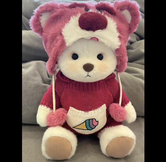 Explosive strawberry bear two-piece no pocket doll no bear