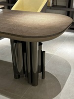 Bureau d'ordinateur de haute qualité, mobilier luxueux et moderne, base en bois et métal, bureau à domicile