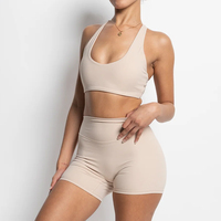 Ensemble de sport pour femme de haute qualité avec soutien-gorge de fitness à logo personnalisé en nylon et élasthanne, dos nageur, et short de yoga sans effet froncé