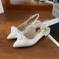 Nouvelles sandales de mariage blanches pour femmes 2025 à talon fin, design à bouche peu profonde et talon ouvert