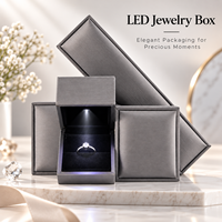 Boîte à bijoux en cuir PU avec éclairage LED intégré, intérieur en velours, pour fête de fiançailles, cadeau de vacances, présentoir de bijouterie