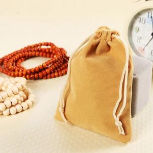 Pochette en velours personnalisée avec impression floquée portable, sac à cordon en velours noir imprimé sur mesure - Product Image 2