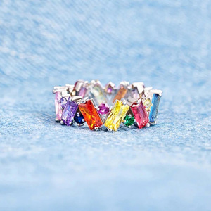Anello con Design Geometrico Irregolare e Colorato per Donne - Product Image 4