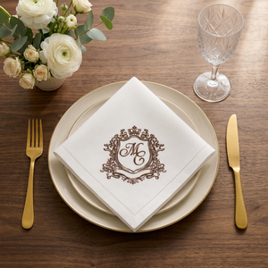 Serviette en lin de qualité supérieure avec broderie monogramme |   Serviette de table en lin blanc avec élégant motif de couronne et initiales marron - Product Image 2