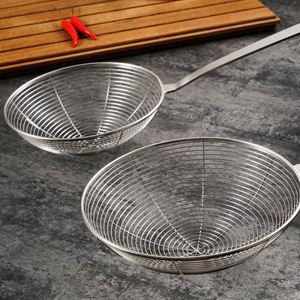 Écumoire en acier inoxydable avec manche en bois pour la cuisson et la friture - Product Image 5