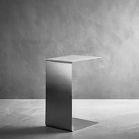 Table d'appoint italienne légère de luxe en forme de C-Table basse à angle droit en acier inoxydable pour salon moderne