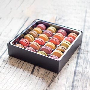 Bonbonbons de fábrica, donut, praline, macaron, fresa, bar, papel, trufa dulce, postre, galletas, embalaje, caja de chocolate para dulces - Product Image 1