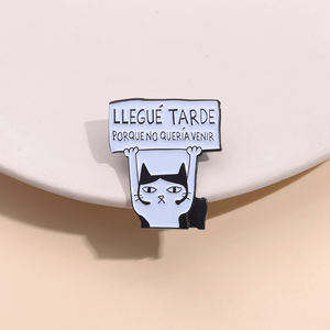 Lustige spanische Katze Emaille Pin Llegue Tarde Porque Keine Queria Venir Broschen Revers Rucksack Abzeichen Punk Gothic Schmuck Geschenke für Kinder - Product Image 3