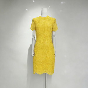 Falda Corta de Color Sólido con Cintura Hueca y Bordado Soluble en Agua, Estilo Socialité Francés, Nueva Colección Verano 2026, Manga Corta Irregular - Product Image 3
