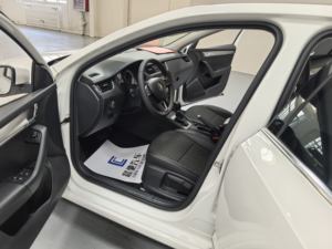 Usado 2019 Skoda <span class=keywords><strong>Octavia</strong></span> 1,4 T (230) Automático Inteligente Edición de Lujo - Product Image 5