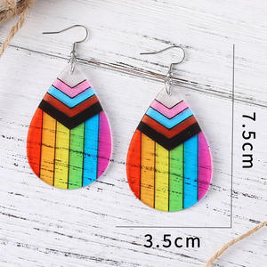 Boucles d'oreilles pendantes rayées arc-en-ciel en acrylique de qualité supérieure-Bijoux minimalistes modernes double face Cadeau hypoallergénique léger pour femme - Product Image 2