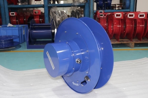 Enrouleur de câble électrique rétractable automatique personnalisé 380 V 32 A, monté au mur, à ressort, pour grue - Product Image 1