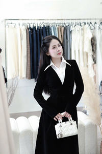 Vestido Largo Negro con Cuello Camisero Blanco, Vestido Elegante de Manga Larga con Cuello Camisero Vietnamita, Vestido de Fiesta de Poliéster Tejido, OEM - Product Image 5