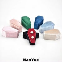 Boîte à bagues de luxe en velours en forme de cercueil, étui de rangement de bijoux gothique, boîte cadeau pour bijoux d'Halloween, présentoir à bagues, boîte à bijoux personnalisable avec logo