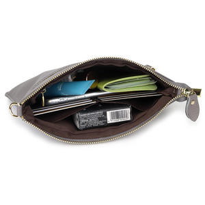 Piccola <span class=keywords><strong>Borsa</strong></span> a <span class=keywords><strong>Tracolla</strong></span> da Donna in Vera Pelle Morbida e Resistente, Colore <span class=keywords><strong>Argento</strong></span> Metallizzato - Product Image 5