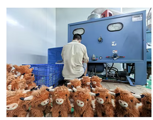 Op maat gemaakte bruine leeuw knuffel sleutelhanger schattig nieuw product zachte stof met PP katoenen vulling op maat gemaakte exclusieve sleutelhanger - Product Image 4