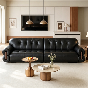 Sofá Chesterfield Moderno de Cuero Genuino Negro con Diseño Acolchado, Brazos Enrollados y Patas de Madera para Sala de Estar - Product Image 1