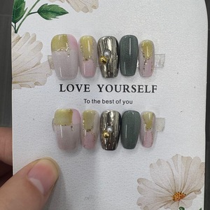 Faux ongles colorés en forme d'ours mignon de style baroque, avec nœud tridimensionnel, pour nail art français, vente en gros - Product Image 1