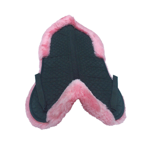 Tapis de selle en feutre de laine de qualité professionnelle pour chevaux, design Western Barrel Racing, avec protège-usure en cuir huilé robuste et amélioré - Product Image 1