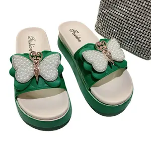 Moda tasarım ayakkabı yeni deri plastik yumuşak Sandal kalın taban terlik inci kelebek kadın terlik kızlar için terlik