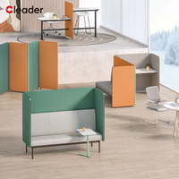 Écran de séparation de bureau professionnel au design géométrique sans couture, texture métallique, pour poste de travail contemporain