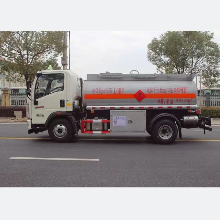 Mới HOWO 2000 gallon nhiên liệu di động trạm xe tải dầu tiếp nhiên liệu xe tải để bán ở Haiti