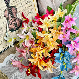 Mini fleurs artificielles de lys en soie, décorations de mariage, accessoires de photographie en extérieur faits à la main, décoration intérieure, 6 têtes - Product Image 1