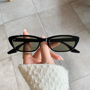 เฉียนไน แคทอายแว่นตากันแดดผู้หญิงกรอบเล็กการออกแบบที่ไม่สม่ำเสมอ UV400 เลนส์พีซีสีขาวกรอบประเภท 3 บังแดด K6-311 - Product Image 3