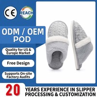 Chaussons d'intérieur pour femmes en tricot torsadé avec bordure en fausse fourrure, doux et fermés, doublure en peluche, confortables pour l'hiver, personnalisables avec logo, vente en gros