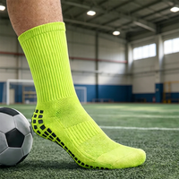 Chaussettes de football fluorescentes personnalisées avec logo, respirantes et rembourrées pour hommes, vente en gros